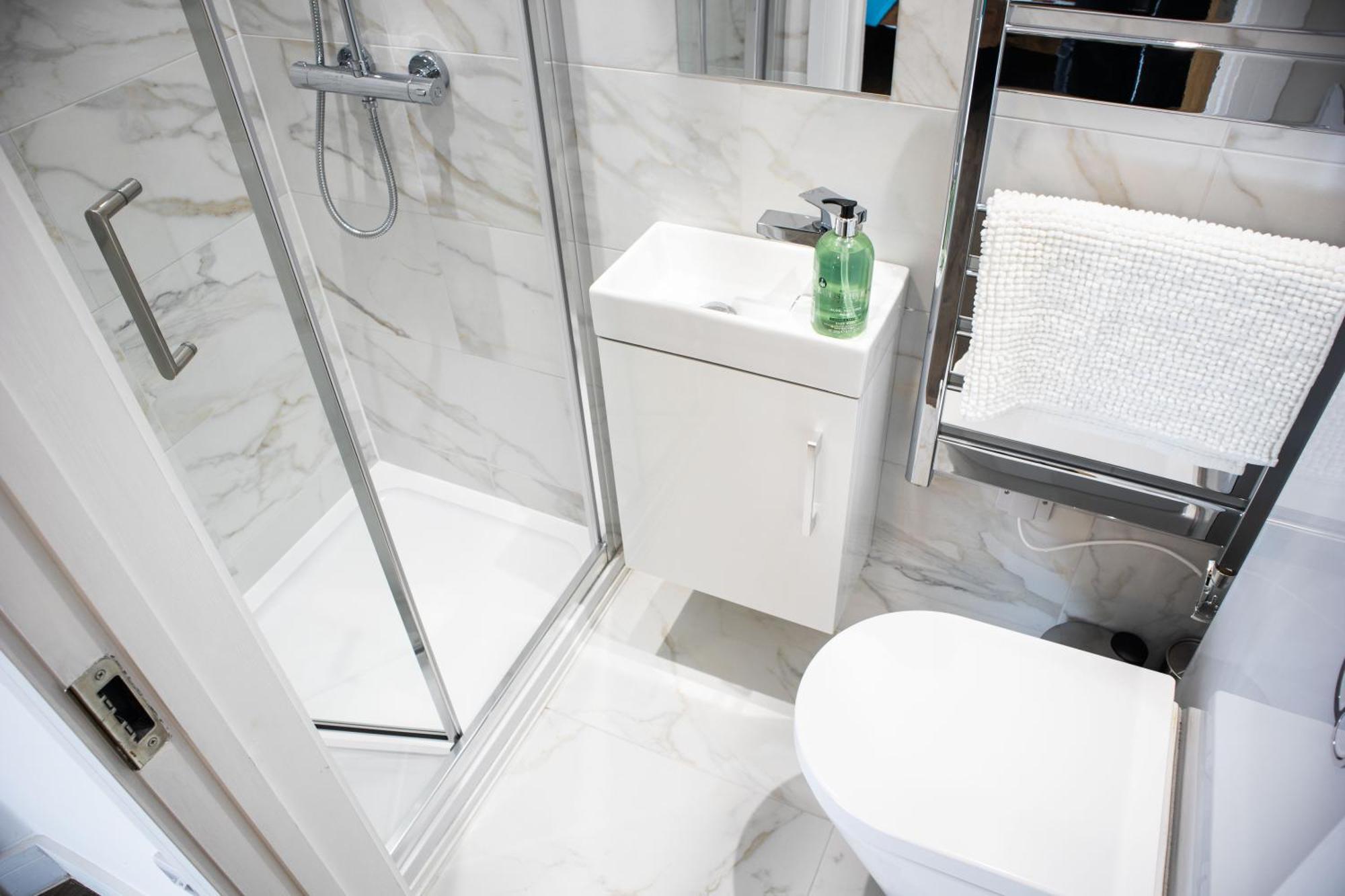 Central 2 Bed 2 Bath Apartment Near Brighton College, Beach, Hospital - Long Stay Offers Kültér fotó