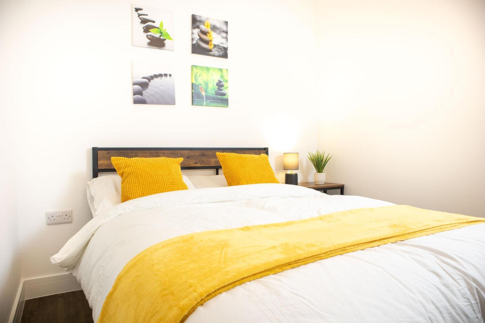 Central 2 Bed 2 Bath Apartment Near Brighton College, Beach, Hospital - Long Stay Offers Kültér fotó